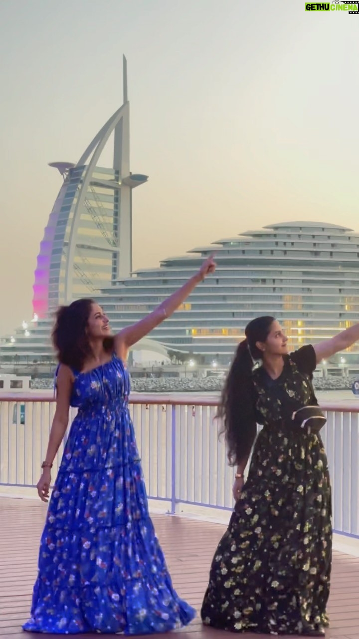 Ayesha Zeenath Instagram - Trending........✌🏻 . . . #reels #dubai🇦🇪 #vacay #fun #travel #sister #sibling #love #terevaaste #fyp