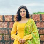 Ayesha Zeenath Instagram - 💛💚 : : Loving the outfit @chakrabortymukta