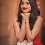 Ayesha Zeenath Instagram - Jingle bells jingle bells jingle all the way 🎅🏻 : : Team 💞 Makeup: @makeup_by_kez Hair: @banuhairstylist Photography: @dhanush__photography Outfit: @anora_artstudio Jewellery: @fineshinejewels Location: @kezmakeupstudioandacademy