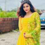 Ayesha Zeenath Instagram - 💛💚 : : Loving the outfit @chakrabortymukta