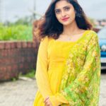 Ayesha Zeenath Instagram - 💛💚 : : Loving the outfit @chakrabortymukta
