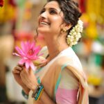 Ayesha Zeenath Instagram - Happy Onam 🌸 . : : Makeup: @makeup_by_kez Hair: @banuhairstylist Blouse: @yaradesigners Saree & Jewellery: @vasahindia Lens: @dhanush__photography Location: @kezmakeupstudioandacademy #onam #festival #kerala #mallu #love
