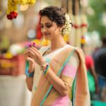 Ayesha Zeenath Instagram - Happy Onam 🌸 . : : Makeup: @makeup_by_kez Hair: @banuhairstylist Blouse: @yaradesigners Saree & Jewellery: @vasahindia Lens: @dhanush__photography Location: @kezmakeupstudioandacademy #onam #festival #kerala #mallu #love