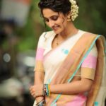 Ayesha Zeenath Instagram - Happy Onam 🌸 . : : Makeup: @makeup_by_kez Hair: @banuhairstylist Blouse: @yaradesigners Saree & Jewellery: @vasahindia Lens: @dhanush__photography Location: @kezmakeupstudioandacademy #onam #festival #kerala #mallu #love
