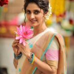 Ayesha Zeenath Instagram - Happy Onam 🌸 . : : Makeup: @makeup_by_kez Hair: @banuhairstylist Blouse: @yaradesigners Saree & Jewellery: @vasahindia Lens: @dhanush__photography Location: @kezmakeupstudioandacademy #onam #festival #kerala #mallu #love