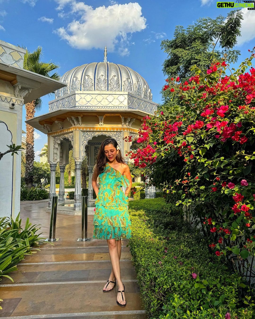 Barkha Singh Instagram - #GoldenHour yaaa 🤌🏼✨❤️