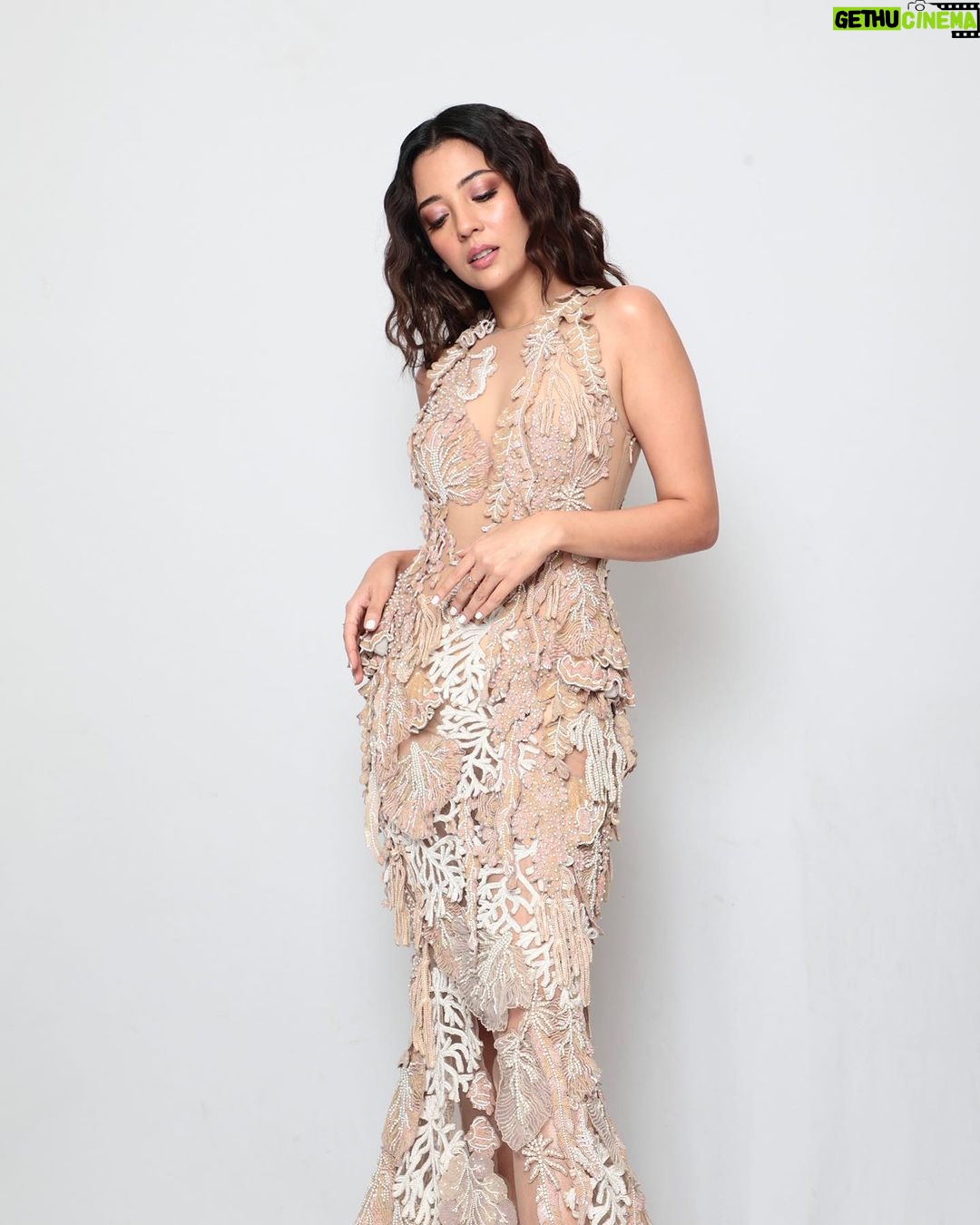 Barkha Singh Instagram - Channelling my inner #mermaid for the #ELLEBeautyAwards2023 ✨💗 Styled by @kajalpatil_04 Outfit by @abhisheksharmastudio @dipublicrelations Makeup by @shrishtishettyy Hair by @go.glam.gauri Photos by @photographybyafn Jewels by @aahiradiamonds @stilt_communications Fashion assistant @sim__rrran #glam #EBA2023 #beauty #staystylish