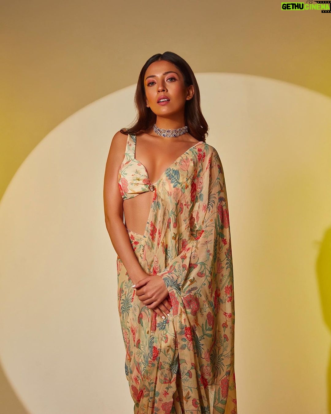 Barkha Singh Instagram - I have an unending love affair with Sarees ✨💛 For @fablookmagazine Founder & styled by @milliarora7777 @ankkittt.chadda.official Jewels @chosenbytejpal Wearing @redpine_designs Mua @makeupbymomina_ Hair @amuthevar Heels @pabishfootwears Styling team @styled_by_tanisha Shot by @tanvigvora Cinematographer @chalchitrakar #saree #sari #foryou #printedsarees #indiandesigners