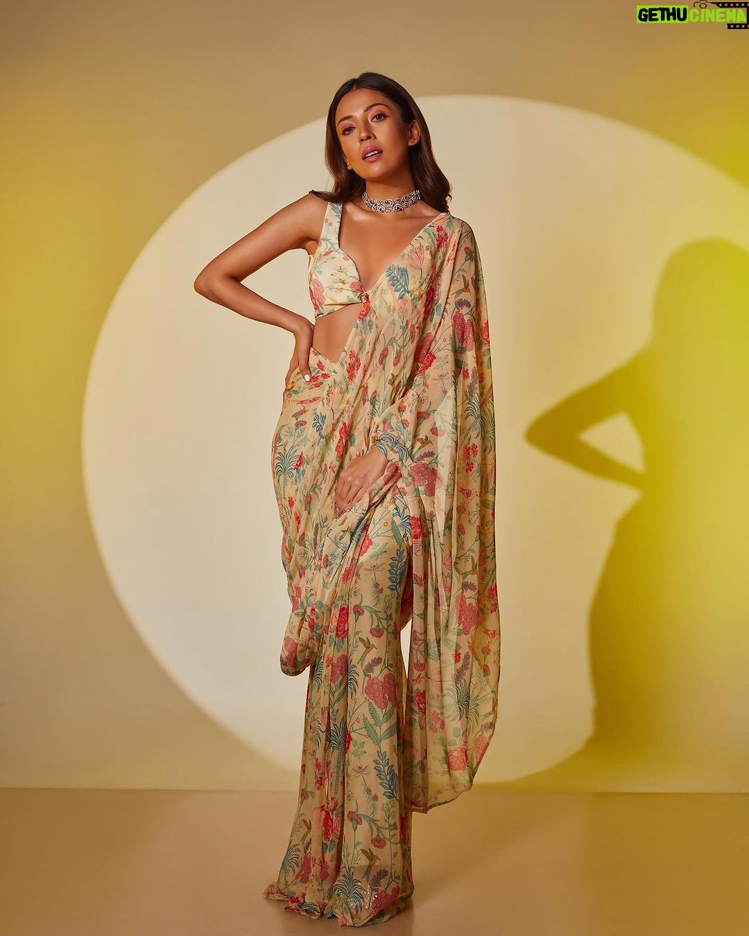 Barkha Singh Instagram - I have an unending love affair with Sarees ✨💛 For @fablookmagazine Founder & styled by @milliarora7777 @ankkittt.chadda.official Jewels @chosenbytejpal Wearing @redpine_designs Mua @makeupbymomina_ Hair @amuthevar Heels @pabishfootwears Styling team @styled_by_tanisha Shot by @tanvigvora Cinematographer @chalchitrakar #saree #sari #foryou #printedsarees #indiandesigners