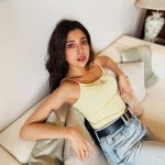 Barkha Singh Instagram - How it always ends…. “Show?!” 😅 #weekend #saturday #phonephotography #denims #basics #weekendvibes #carouselpost Mumbai - मुंबई