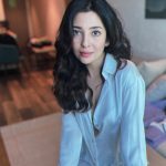 Barkha Singh Instagram – Sundaze ✨

#portrait #phonephotography #behindthescenes #bts #whiteshirt