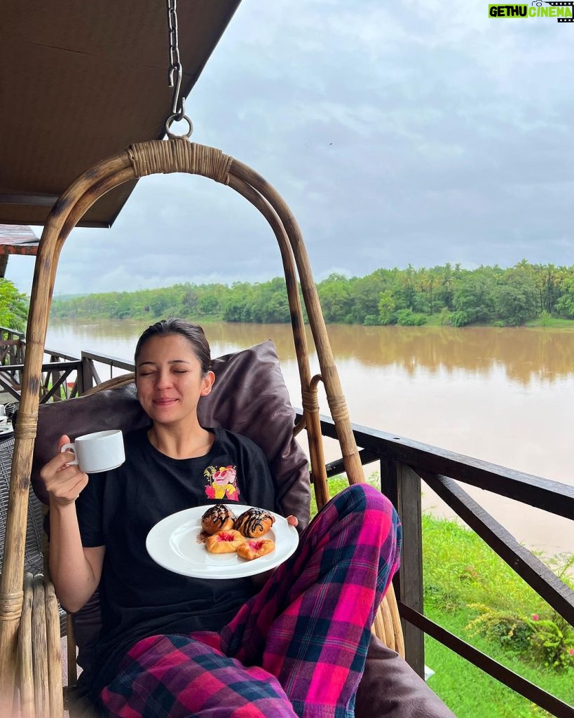 Barkha Singh Instagram - #photodump of a rainy #getaway with my cousins and childhood friend just 90 kms from #mumbai on the banks of #VaitarnaRiver at @anchaviyo 🏞️ This is a cute little resort in the lap of nature, nothing too fancy but a great place to detach from the world! #nature always has its way of healing, relaxing and rejuvenating the mind, body and soul 💚🌿 Anchaviyo