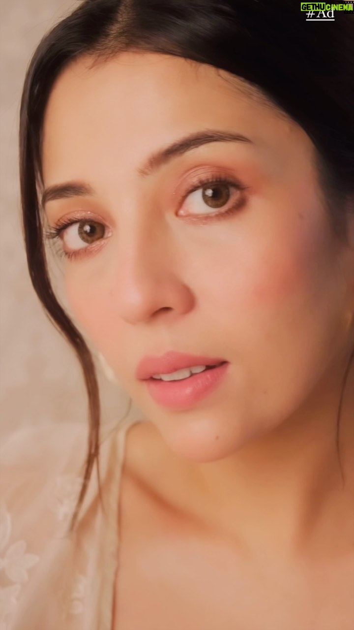 Barkha Singh Instagram - Festive hack for my glow girliesss! 💫✨ I can’t get enough of the Lakme CC Mousse this season – my new-favourite for that perfect, hydrating, and lightweight base that lasts all day. And the added SPF? It’s the cherry on top of dewy, happy skin! 🌞💖 Don’t miss out on this must-try product for the most stunning looks this season. #Lakmé #Lakmé India #LakméGlamSquad #LakméSkincare #LakméCCMousse #LakmeLumiLit