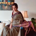 Barkha Singh Instagram - Mom ki sari and behen Ki silver jewellery pehenne mein jo mazaa aaya 😜 #sari #saree #indianwear #traditional #traditionalwear #mummykisaree #silverjewellery #sister #sareenotsorry