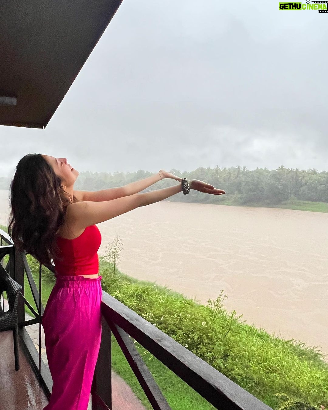 Barkha Singh Instagram - #photodump of a rainy #getaway with my cousins and childhood friend just 90 kms from #mumbai on the banks of #VaitarnaRiver at @anchaviyo ποΈ This is a cute little resort in the lap of nature, nothing too fancy but a great place to detach from the world! #nature always has its way of healing, relaxing and rejuvenating the mind, body and soul ππΏ Anchaviyo
