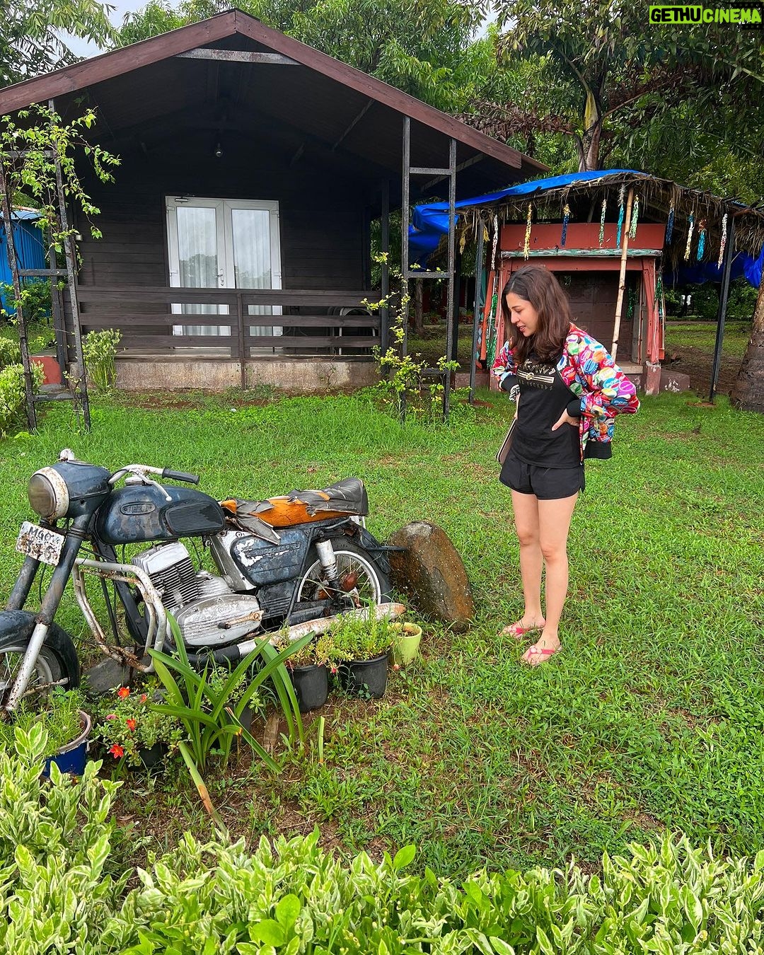 Barkha Singh Instagram - #photodump of a rainy #getaway with my cousins and childhood friend just 90 kms from #mumbai on the banks of #VaitarnaRiver at @anchaviyo ποΈ This is a cute little resort in the lap of nature, nothing too fancy but a great place to detach from the world! #nature always has its way of healing, relaxing and rejuvenating the mind, body and soul ππΏ Anchaviyo