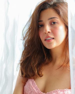 Barkha Singh Instagram - Zero edits given! 🌸

#raw #nomakeup #noedit portrait #moodshots #nofilter #noedits #naturallightphotography