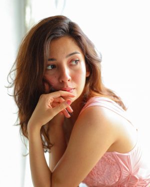 Barkha Singh Instagram - Zero edits given! 🌸

#raw #nomakeup #noedit portrait #moodshots #nofilter #noedits #naturallightphotography