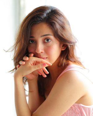 Barkha Singh Instagram - Zero edits given! 🌸

#raw #nomakeup #noedit portrait #moodshots #nofilter #noedits #naturallightphotography