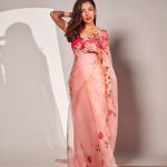 Barkha Singh Instagram – This saree had my heart 😍

For @fablookmagazine 
Founder & styled by @milliarora7777  @ankkittt.chadda.official
Wearing @rudh.official
Mua @makeupbymomina_
Hair @amuthevar
Heels @pabishfootwears
Styling team @styled_by_tanisha
Shot by @tanvigvora
Cinematographer @chalchitrakar

#magazineshoot #photoshoot #saree #organzasaree #rose #sari #indianwear