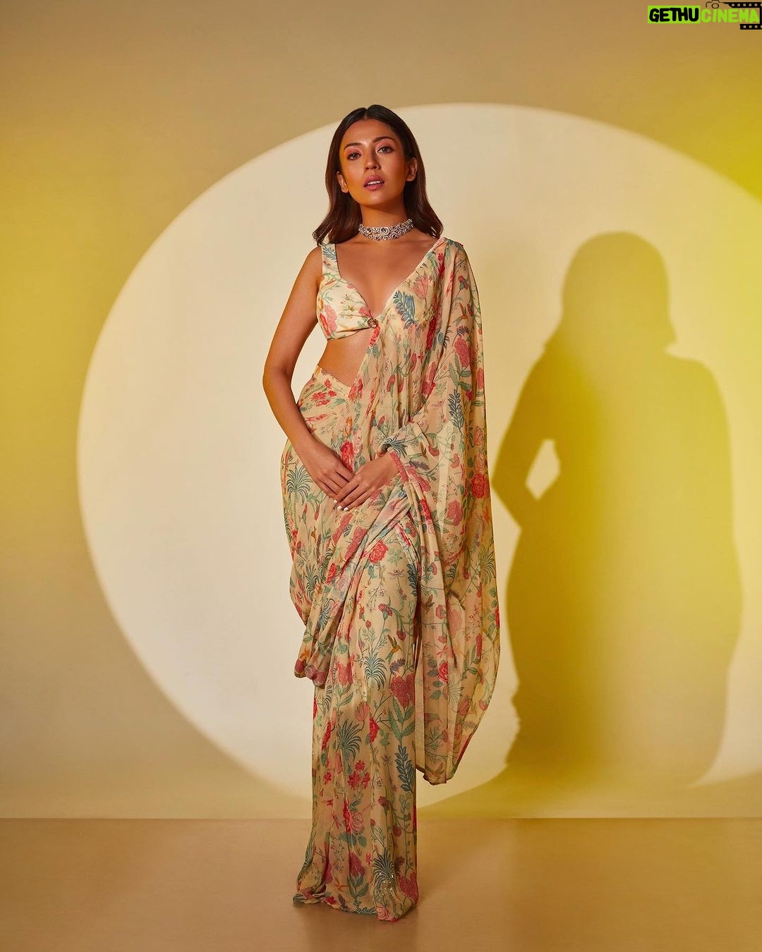 Barkha Singh Instagram - I have an unending love affair with Sarees ✨💛 For @fablookmagazine Founder & styled by @milliarora7777 @ankkittt.chadda.official Jewels @chosenbytejpal Wearing @redpine_designs Mua @makeupbymomina_ Hair @amuthevar Heels @pabishfootwears Styling team @styled_by_tanisha Shot by @tanvigvora Cinematographer @chalchitrakar #saree #sari #foryou #printedsarees #indiandesigners