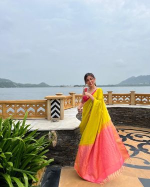 Barkha Singh Instagram - Which one is your fav? 😃 I couldn’t decide! 

But what I am spellbound by is the breathtaking beauty of @theleelapalaceudaipur and their top class hospitality! 😍😍 it really is something! ✨

I’ll show you lovelies around the property and all my experiences here in posts over the next few days! I can safely say it’s one of my fav! 🤍🤍 

@anjalimehra17 @saadhvimehra @debosmitaa_paul  lots and lots of love 💗

Thanks for this perfect birthday outfit @a_stacher @chandinisingh @mayankalka 

Thanks for the pro level phone photography @bora__kiran 😋

#birthday #birthdayoutfit #saree #sareenotsorry #sari #indianoutfits #sarilove #foryou #luxuryhotels #theleelapalaceudaipur #udaipur #rajasthan #indianattire #silksarees #phonephotography #monday