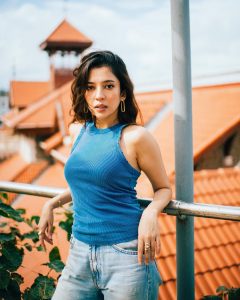 Barkha Singh Instagram - Stolen #SunKisses ✨ 📸 - @bharat_rawail HMU - @shrishtishettyy Styled by @jinalvakilshah Jewellery @blingthingstore