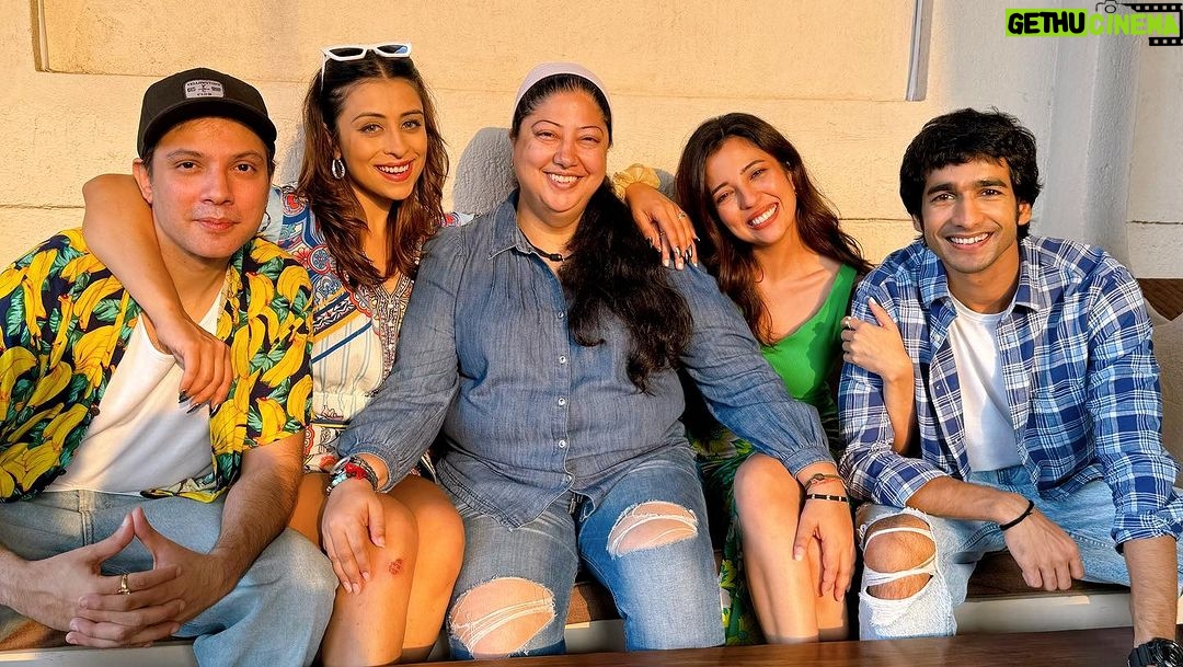 Barkha Singh Instagram - Can’t talk about season 2, but we do have a reunion episode for all our #MTVGirlsOnTop fans 🤗❤️ Head to Barkha’s YouTube channel to watch the whole video full of fun stories from the set, games and a LOT of giggles. #GirlsonTop #MTV #MTVGOT #ArjunSingh #AyeshaAdlakha #BarkhaSingh #PalkiMalhotra #SaloniChopra #ShantanuMaheshwari #YuvrajSingh #reunion #reunionepisode #MTVGirlsonTopReunion LINK IN BIO
