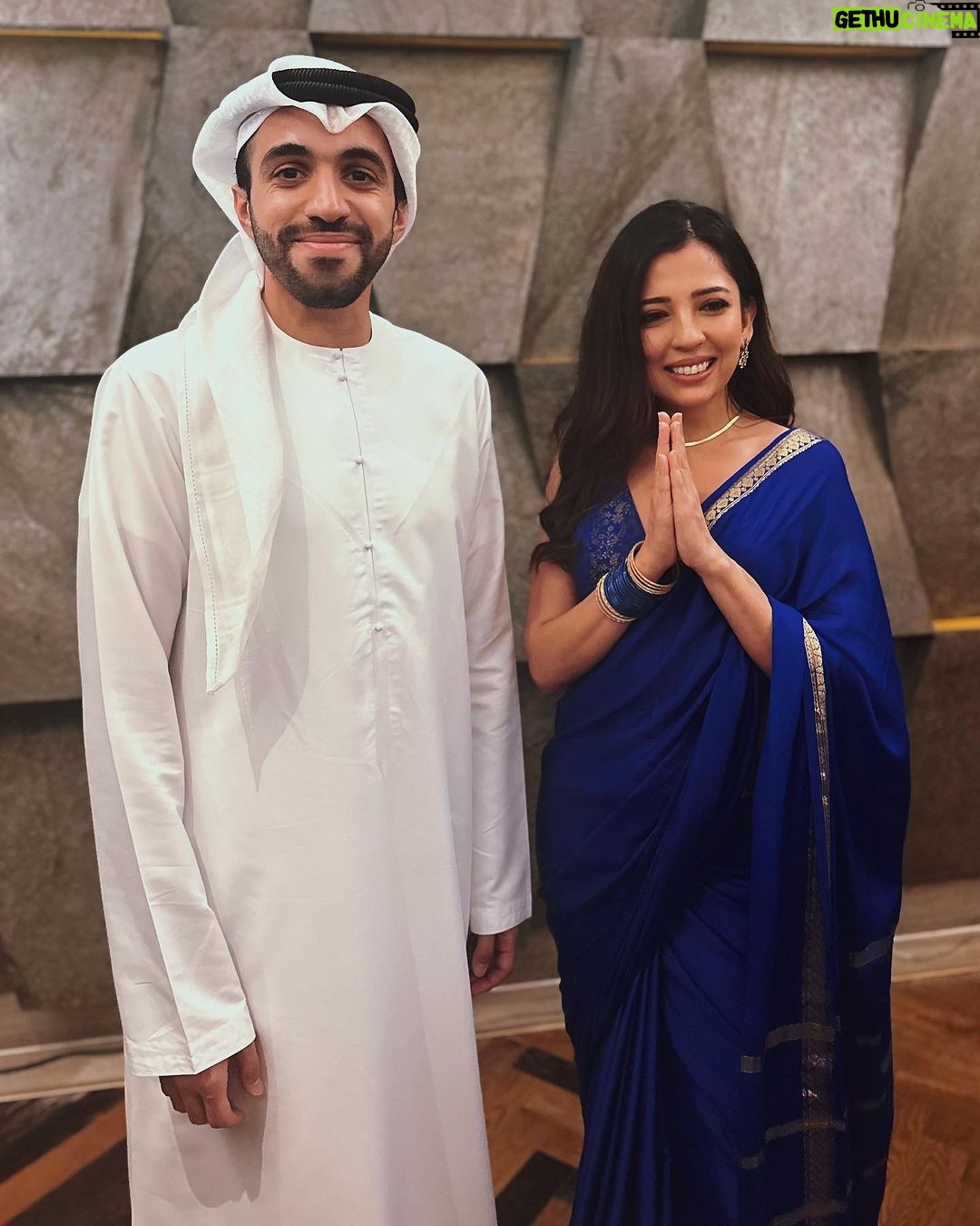Barkha Singh Instagram - Imma call this #photodump a #Sari night ✨ Had the pleasure of having dinner with the ambassador of UAE for India and met a bunch of dosts and also celebrated a friends engagement ✨🫶🏼 #photodump #saree #love #light #joy