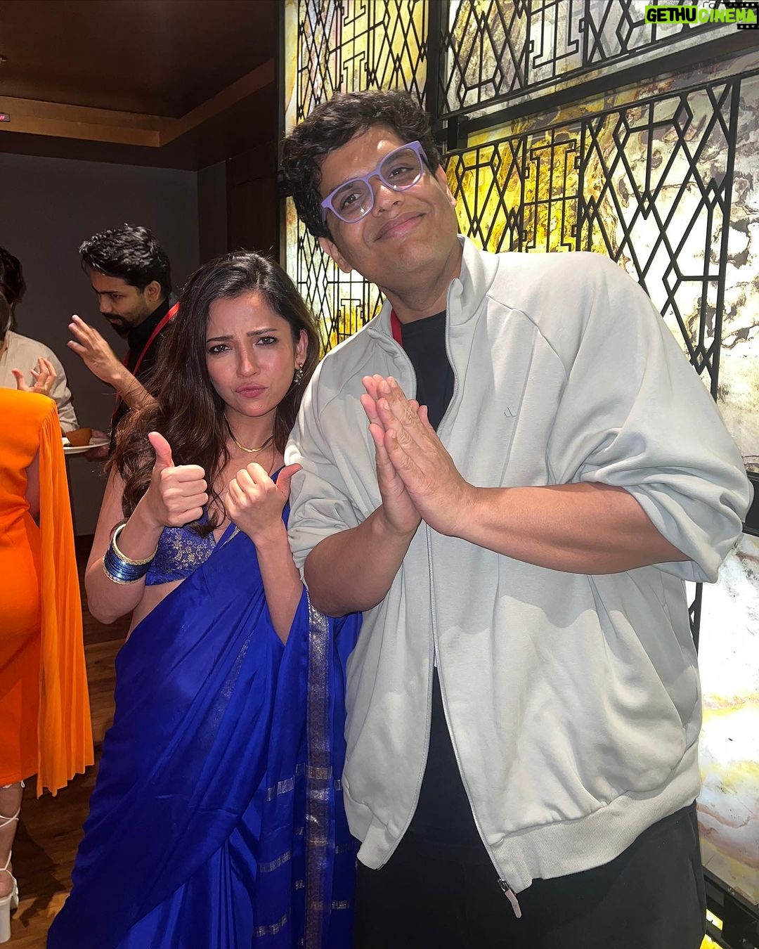 Barkha Singh Instagram - Imma call this #photodump a #Sari night ✨ Had the pleasure of having dinner with the ambassador of UAE for India and met a bunch of dosts and also celebrated a friends engagement ✨🫶🏼 #photodump #saree #love #light #joy