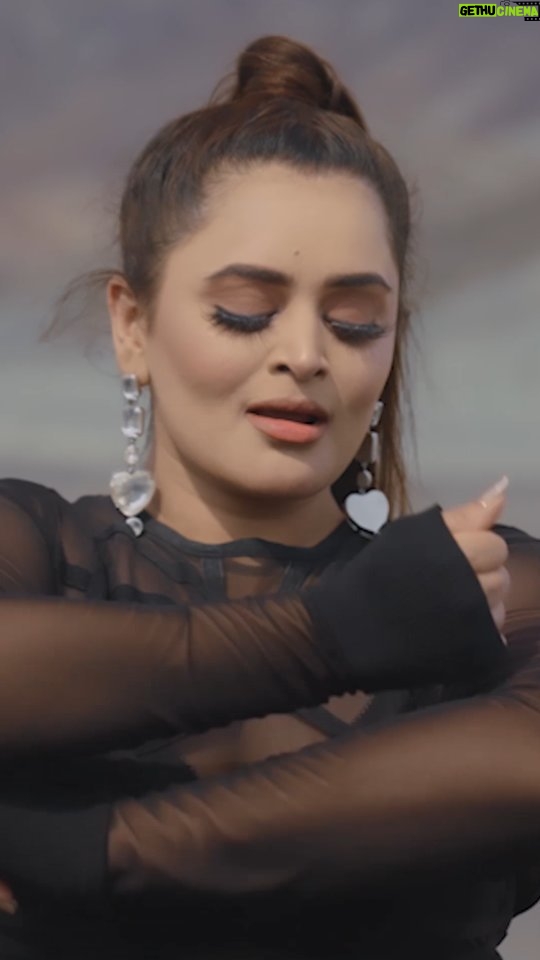 Bebika Dhurve Instagram - A before-and-after revelation📸✌️ . . @bebika.dhurve . #instagram #instagood #instareels #reelsinstagram #audio #hindisongs #bts #songs #newsongalert #comingsoon #staytuned