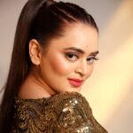 Bebika Dhurve Instagram – Head Turner!!!

#bebika
#bebikadhurve #bbott2 #botiboti
#showstopper #dazzler #charmer #babe #knockout #eyefull #goodlooker#trending #beaut #beauty #bling #fashion
#glitter #glamour #photoshoot #glamourshoot #glitterbug #gold #blingqueen

Makeup @makeover_rituu 
Costume @bebikazcloset 
Hair @sunitahairstylist 
📸 @chetanpsanap