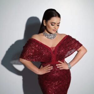 Bebika Dhurve Instagram - Stay true in the dark and  humble in the spotlight...

HAROLD B. LEE

Jewelry: @amrapalijewels 
Outfit:@bebikazcloset 
Makeup @makeover_rituu 
📸 @chetanpsanap 
Studio @studio7s7
Hair @sunitahairstylist

#botiboti #beauty #elegance #grace #dignity #bbott2 #fashion  #trending #viral