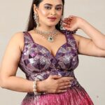 Bebika Dhurve Instagram - Be a woman of confidence and self respect , give the world a reason worth fighting for... #bebika #bebikadhurve @paaneri_dadar @makeover_rituu @good_beginningstudio @mehtaemporiumjewellers
