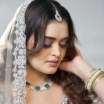 Bebika Dhurve Instagram - Mana ki sadgi ka daur nahi Lekin sadgi se acha kuch aur nahi ❤💯❤💫💫💫 @bawreefashions @beingdeepeshmore13 @makeover_rituu @good_beginningstudio @mahives_makeover