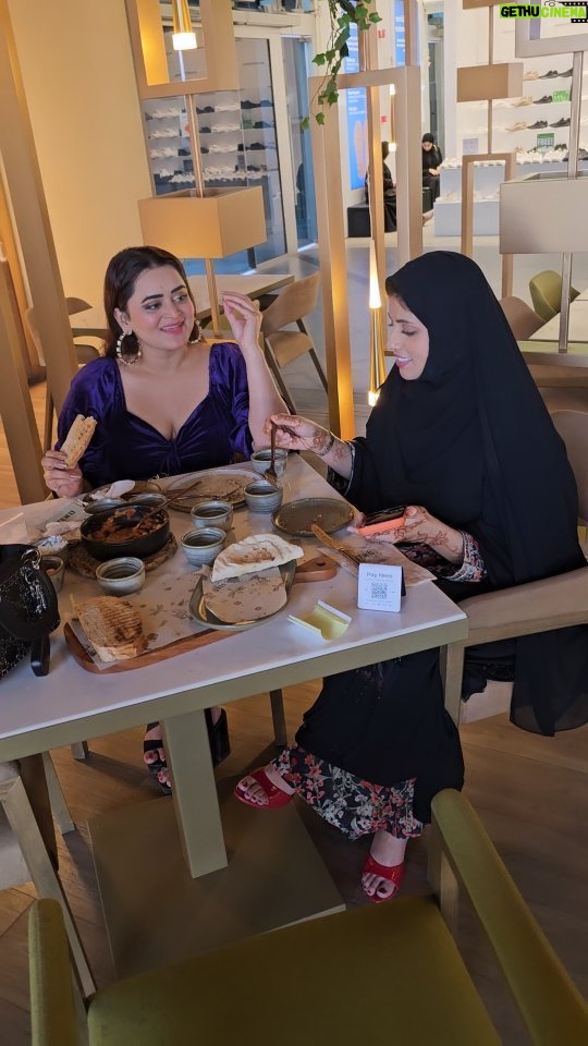Bebika Dhurve Instagram - Meeting the locals.. Exploring new places Learning new languages Opening a new horizon to my life.. God has blessed me so much I feel Meet fouzia the truck lady of UAE ππ I am juggling so many careers together Doctor+Actor+Astrologer+business woman in turning...ππ I have been blessed with more than what I dreamed for β€οΈ DUBAI - The City Of Future