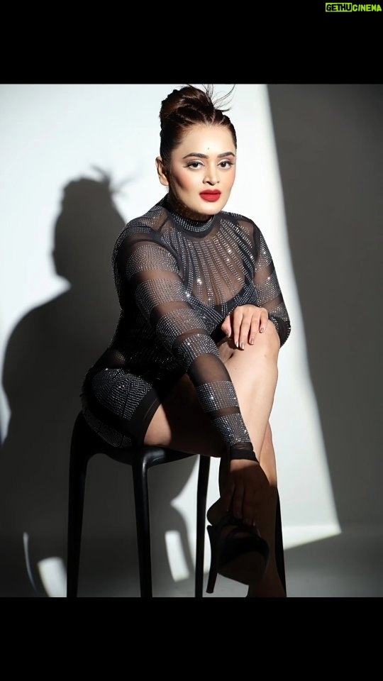 Bebika Dhurve Instagram - Time has the power to Heal Change Teach Evolve Expose What comes quick goes quick Don't be fascinated by cheap quick thrills What takes time is solid and forever. #bebika #bebaki #reelsinstagram #reels #reels #reelitfeelit #viral #trending #botiboti #bbott2 #quotes #life #lessons