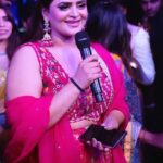 Bebika Dhurve Instagram - Too late to post.... But the vibe❤️❤️❤️❤️ was so real, warm ... What Goes around and comes around is not KARMA.. It's Garba Dandiya.... Watch me sing in ...gujrati ....😍😍😍 Hu tammnanee badaaneee prem karu chu. ....❤️❤️❤️ ❤️❤️❤️💫💫💫 Immense love and blessing to Gujrat❤️ #bebika #bebikadhurve #botiboti #bbott2 #biggboss #Glamour #Garba #Dandiya #navratri #pink #love #fans #meetup #gatherings #festivals #beauty #hotnessoverload #sing #shine #prosper #Godbless