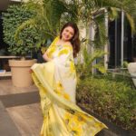 Bhagyashree Instagram – Sunshine girl.

#saree #sari #sunshine #bebeautiful
#sareelove #sunflower #lovethelook #beyourownkindofbeautiful
@surbhisoniindia
@roshni0819