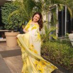 Bhagyashree Instagram - Sunshine girl. #saree #sari #sunshine #bebeautiful #sareelove #sunflower #lovethelook #beyourownkindofbeautiful @surbhisoniindia @roshni0819