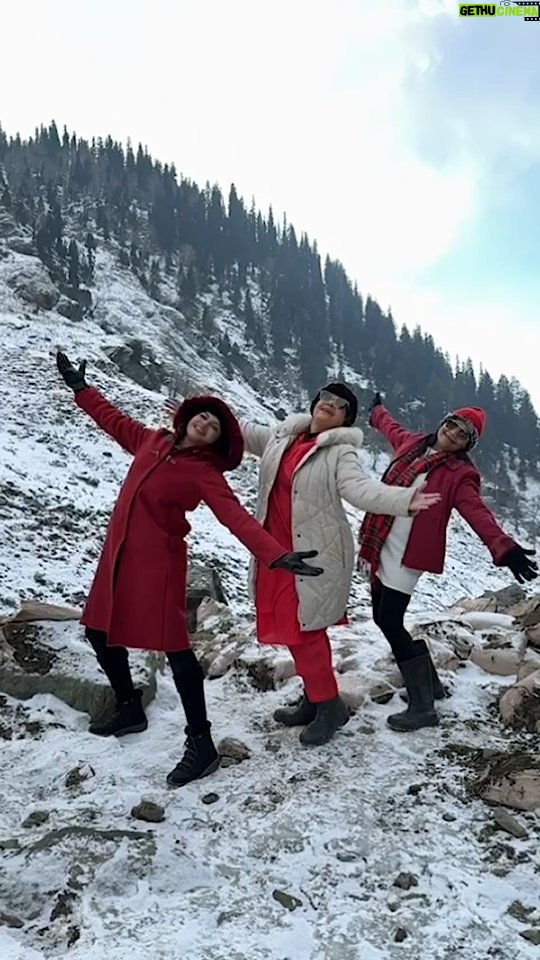 Bhagyashree Instagram - Mountain maidens ! Kashmir aakar na jaane mujhe kya ho jata hein... all the madness, all the fun.. with my equally crazy friends. In the snow capped mountains of the himalayas at #chandanwari about 25min from #pahalgam it was so beautiful. A sight for sore eyes, a paradise away from the hustlebustle. For those who haven't visited.. this is a must see. #kashmir #kashmirtourism #holidays #holidaydestination #mountains #himalayas #funwithfriends