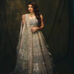 Bhagyashree Instagram - B the queen always. . . #shinebright #bebeautiful #traditional #lovethelook #dressedup #shimmernshine #beyourownkindofbeautiful 📷 @rohnpingalay Stylist @krishi1606 Outfit @kalighataindia jewellery @angelzbypreetibedi Makeup @elvismakeupartist Hair @sunny_hairr