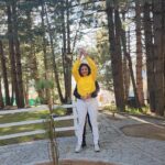 Bhagyashree Instagram - Try try try !! I thought this would be the simplest reel to do with my camera shy sis in law...but the brain/hand co ordination went for a toss and we had a laugh trying to remember the claps !! Do try it.. its great fun. Let me know how it went.😅😜 #funreels #clap #reeling #reelingit #sisterinlaw @vanita.sanghvi