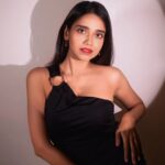 Bhagyashree Limaye Instagram - Friyay! 🤍💋 #weekend #ootd #black #blacklovers #instagood 📷 @sarrikaaaaaa