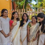 Bhagyashree Limaye Instagram - Family, friends, love, laughter, good food, happy tummies made onam wonderful 🌼 #onam