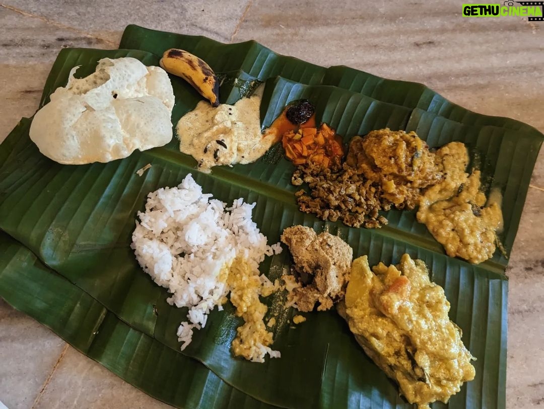 Bhagyashree Limaye Instagram - Family, friends, love, laughter, good food, happy tummies made onam wonderful 🌼 #onam