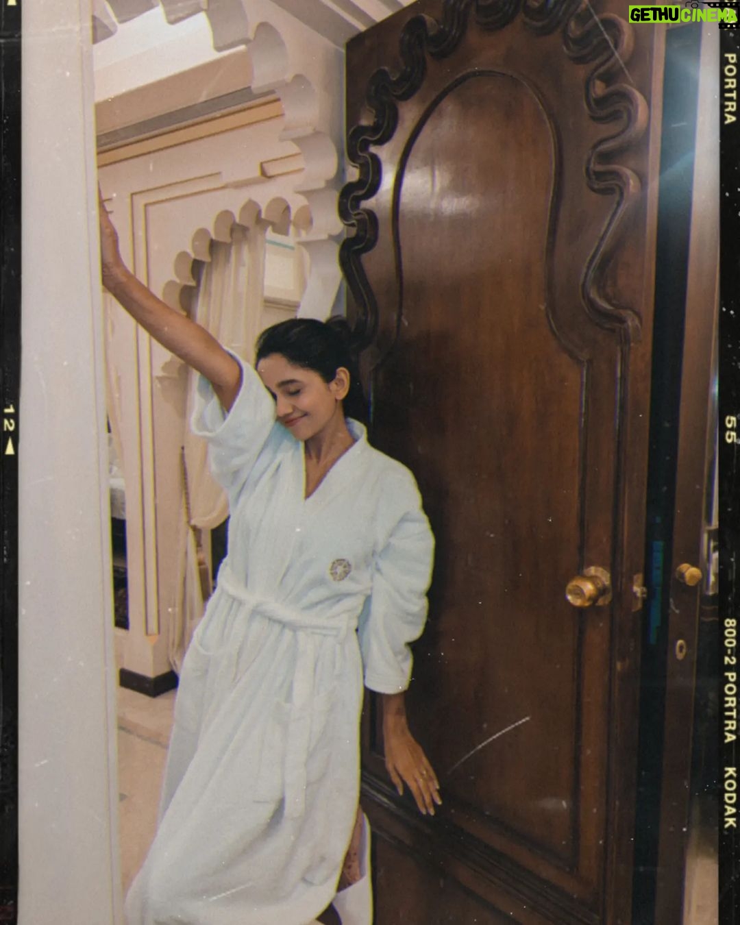 Bhagyashree Limaye Instagram - Royally dumping some! 🩷 . . #vacay #rajasthan #incredibleindia #love #udaipur #weekend #friyay #monsoon Taj Fateh Prakash Palace