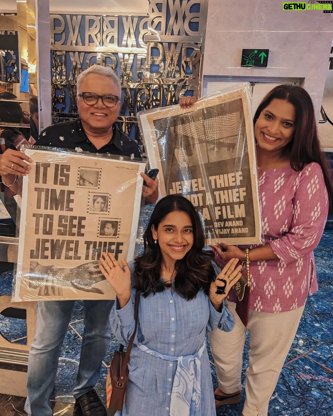 Bhagyashree Limaye Instagram - So we celebrated Dev Anand, Vijay Anand, love, laughter, delicious food and life itself, yesterday! A well spent Sunday! #devanand #100yearsofdevanand #love #jewelthief