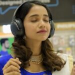 Bhagyashree Limaye Instagram - My Ganesh Chaturthi is incomplete without music and… gifts🎶🎁 These truly bring my celebrations alive! And now it’s my turn to brighten up the festivities for my friends and family too🙌 So when I found out that @JBLIndia's Tune Series and Tour One M2 Headphones are displayed in the @reliance_digital store here in Pune, I just had to get my hands on them! You too can celebrate Ganesh Chaturthi with #PerfectSound with @JBLIndia's special festive offers. Get 10% instant cashback OR one EMI free with no cost EMI (EMI starts from INR 3000)😲🤌 #JBL #JBLxBhagyashree #GaneshChaturthi #GaneshChaturthiCelebrations #Music #MusicLove #FestiveVibes