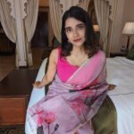 Bhagyashree Limaye Instagram - Royally dumping some! 🩷 . . #vacay #rajasthan #incredibleindia #love #udaipur #weekend #friyay #monsoon Taj Fateh Prakash Palace